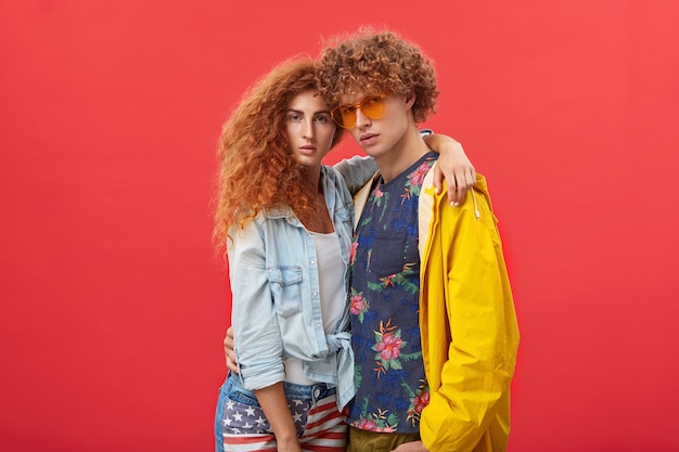 Free photo young couple posing in studio