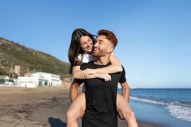 Free Photo  Young couple wearing blank shirt