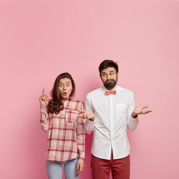 Free photo young couple wearing colorful clothes