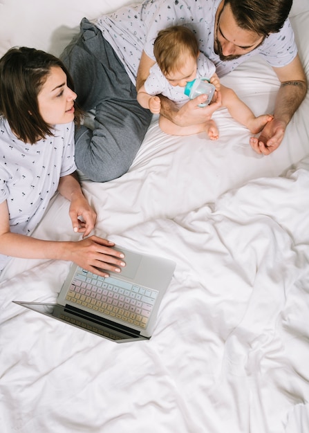 Free photo young couple with baby in the morning