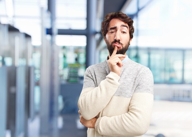 若い狂気の男幸せそうな表情