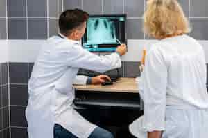 Free photo young doctor showing a radiography