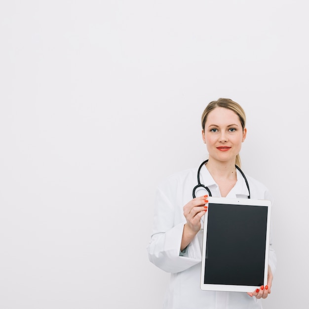 Free photo young doctor showing tablet