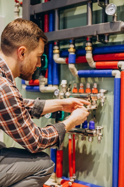 Free photo young engineer adjusting autonomous heating