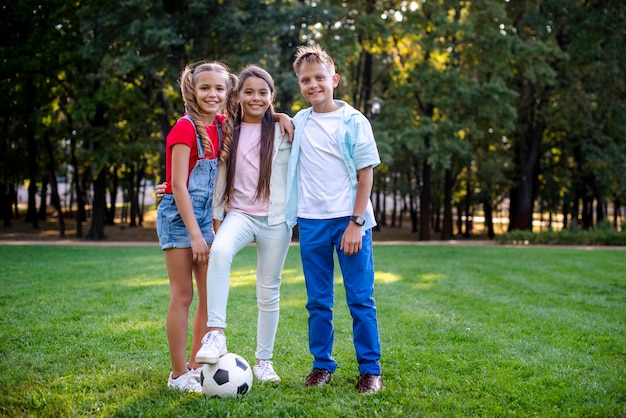 Free photo young friends relaxing together in park