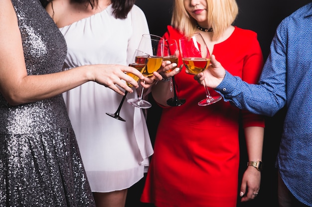 Free photo young friends toasting with wine