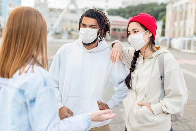 Free photo young friends with mask