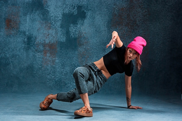 Free photo young girl break dancing on wall