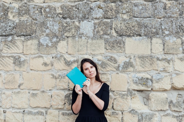 Free photo young girl holding a book