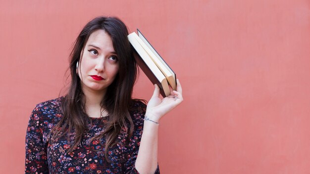 Free photo young girl holding a book