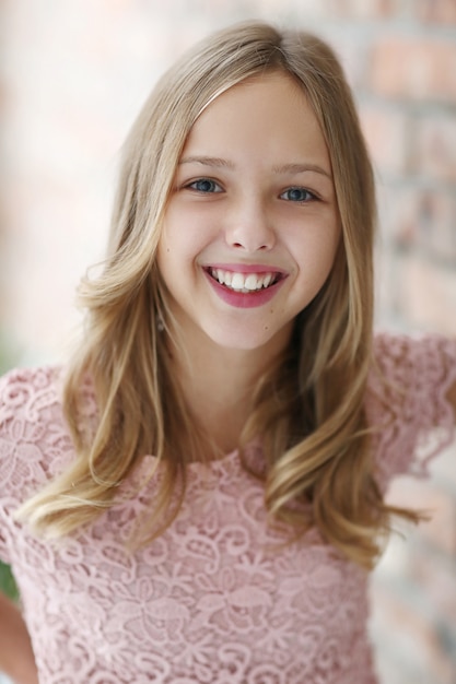 Free photo young girl posing