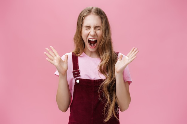 Free photo young girl scared to death seeing spider in room yelling out loud closing eyes and opening mouth ges...