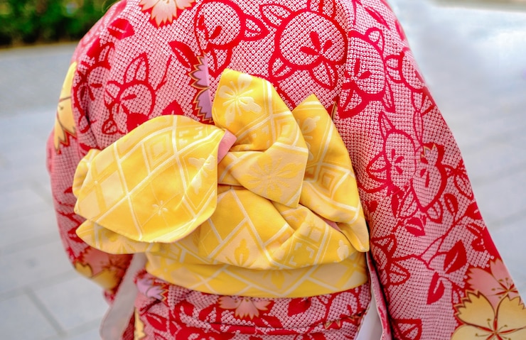 Free Photo young girl wearing japanese kimono