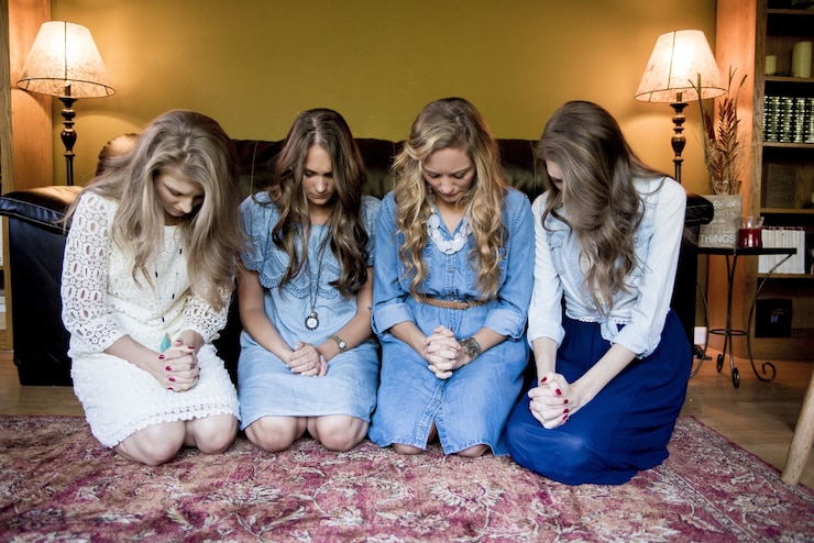 Free Photo young girls next to each other looking down in a room