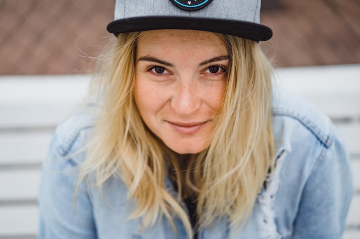 Free Photo young hipster woman in cap