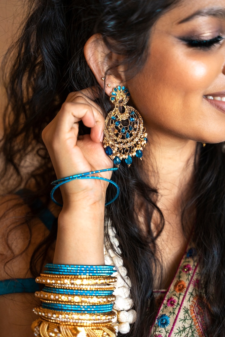 Free Photo young indian woman wearing sari
