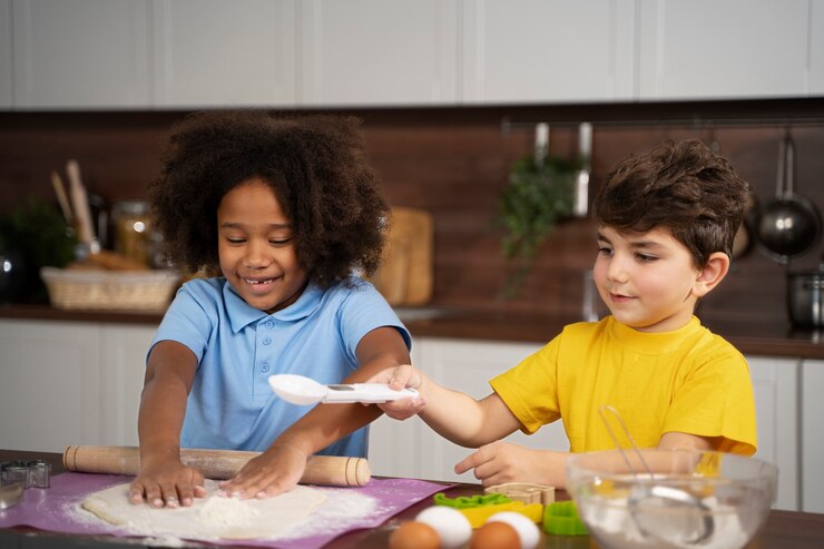 Free Photo young kids cooking together