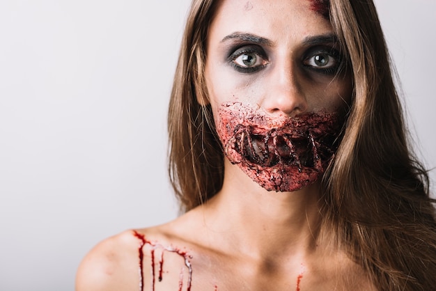 Free photo young lady with creepy makeup