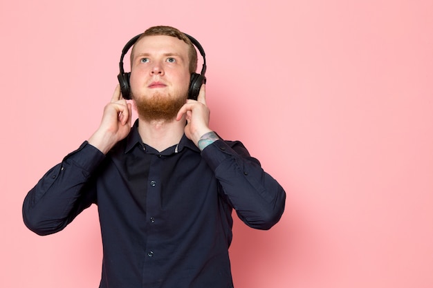 Young man in black shirt with black headphones