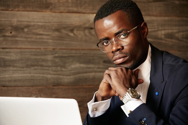 Young man dressed in formal suit using laptop