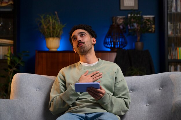 Free photo young man enjoying movie night