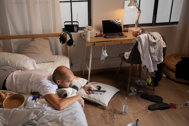 Free photo young man in  isolation at home