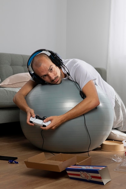 Free photo young man in  isolation at home