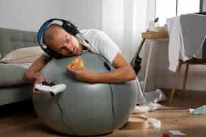 Free photo young man in  isolation at home