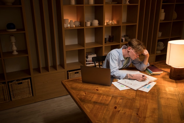 Free photo young man learning in a virtual classroom