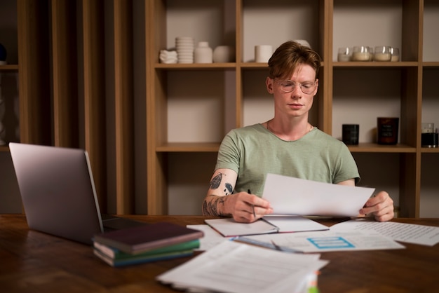 Free photo young man learning in a virtual classroom