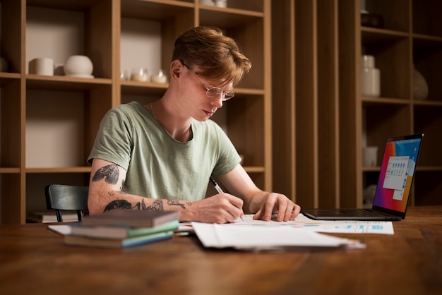 Free photo young man learning in a virtual classroom