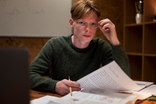 Free photo young man learning in a virtual classroom