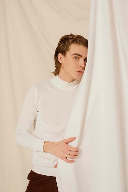 Free photo young man portrait with flowers