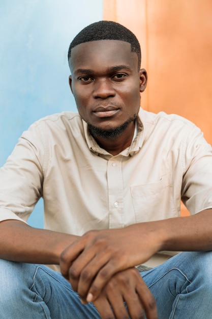 Free photo young man posing outdoor