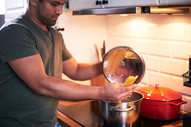 Free photo young man preparing delicious dishes