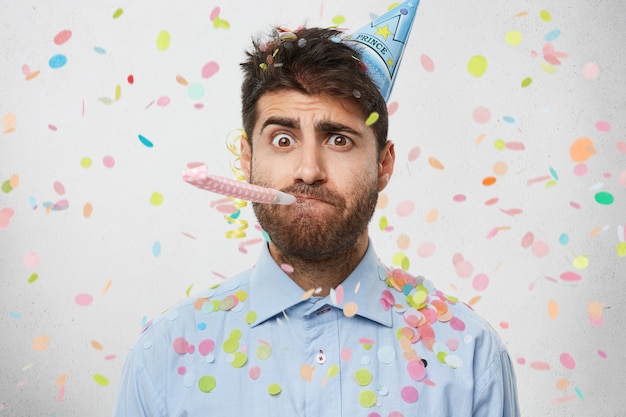 Free photo young man surrounded by confetti