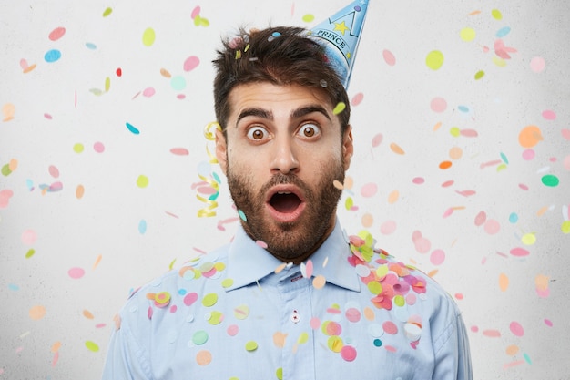 Free photo young man surrounded by confetti