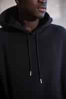 Free photo young man wearing black hoodie