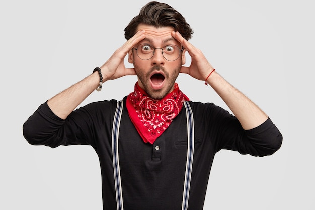 Free photo young man wearing red bandana and black shirt