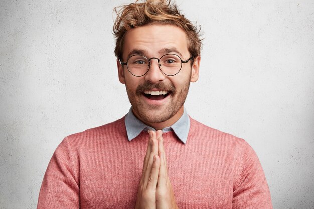 Young man with beard and round glasses