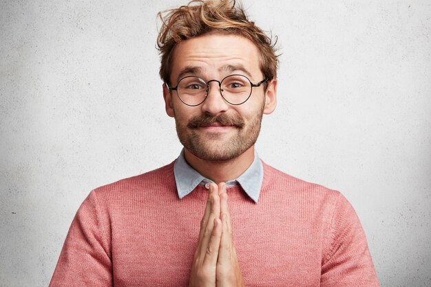 Young man with beard and round glasses