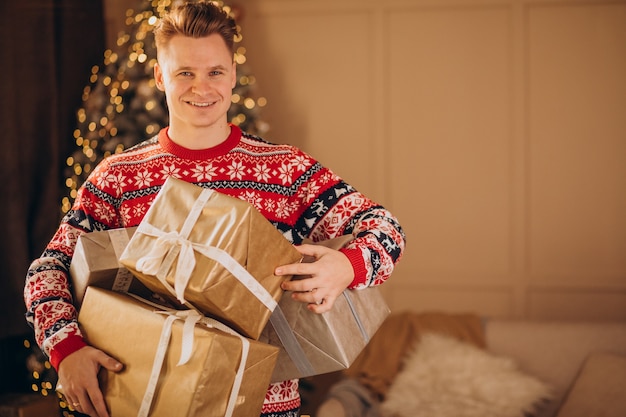 Free photo young man with christmas presents