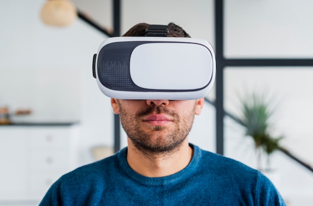 Free photo young man with virtual headset