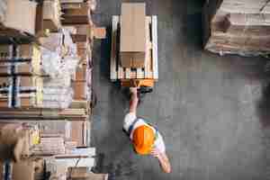 Free photo young man working at a warehouse with boxes