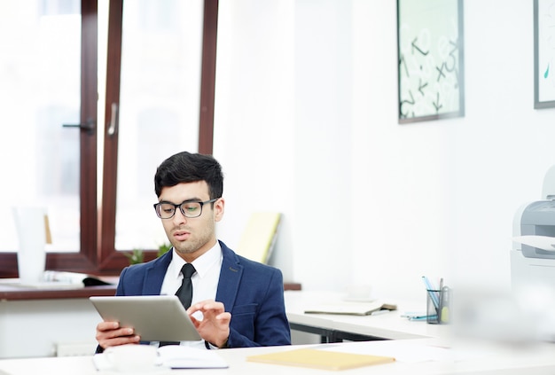 Free photo young manager wrapped up in work