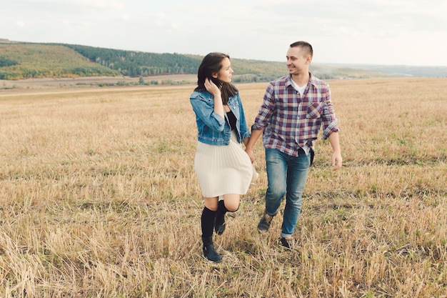 Free photo young modern stylish couple outdoors