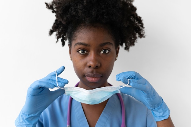 Free photo young nurse wearing a protective equipment