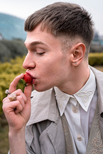 Young people eating berries in the street