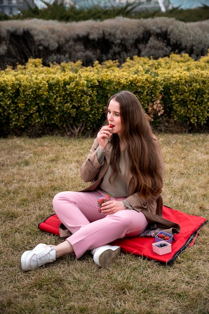 Young people eating berries in the street