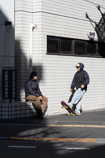 Free photo young people skateboarding in japan